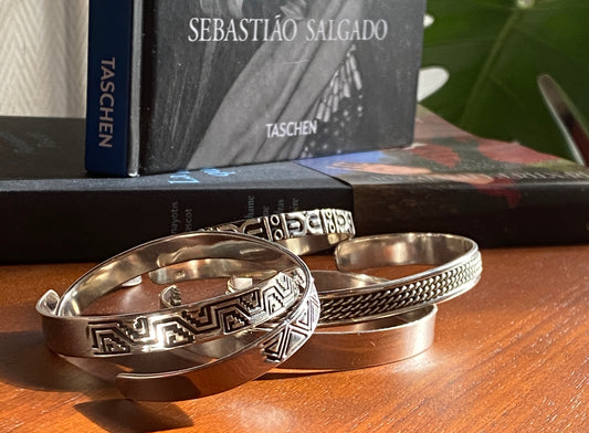 Entretien et soin de vos bijoux en argent : Conseils pratiques pour une brillance durable