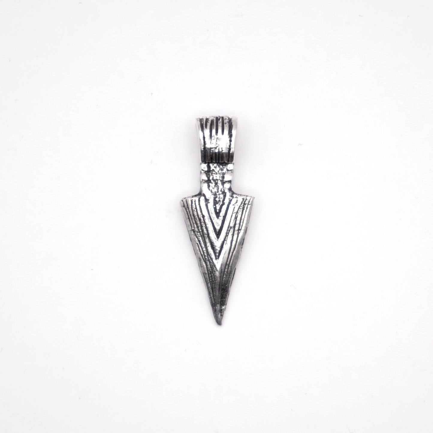 pendentif en argent en forme de flèche inca maya