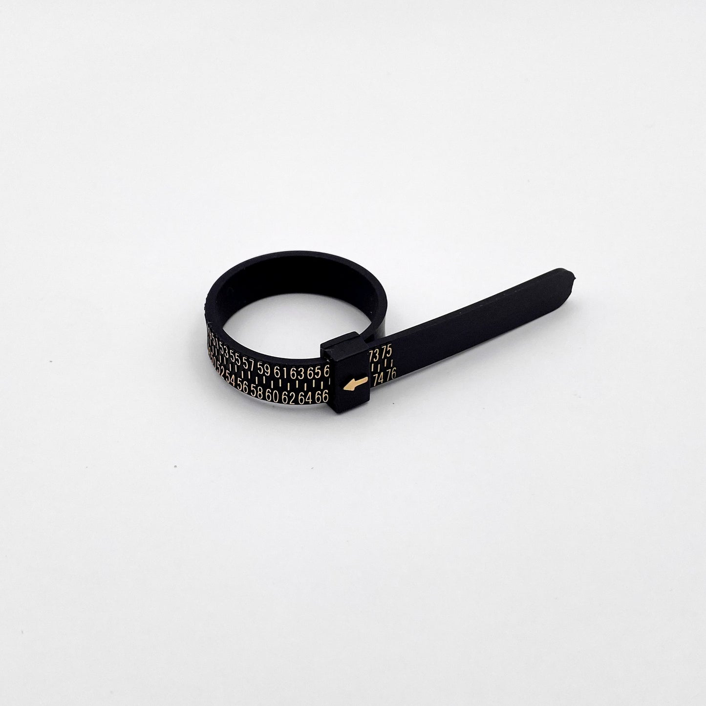"Baguier Altiplano - Outil de mesure noir, ajustable, pour déterminer avec précision la taille de vos bagues avant l'achat de bijoux en argent sur notre boutique en ligne Altiplano."