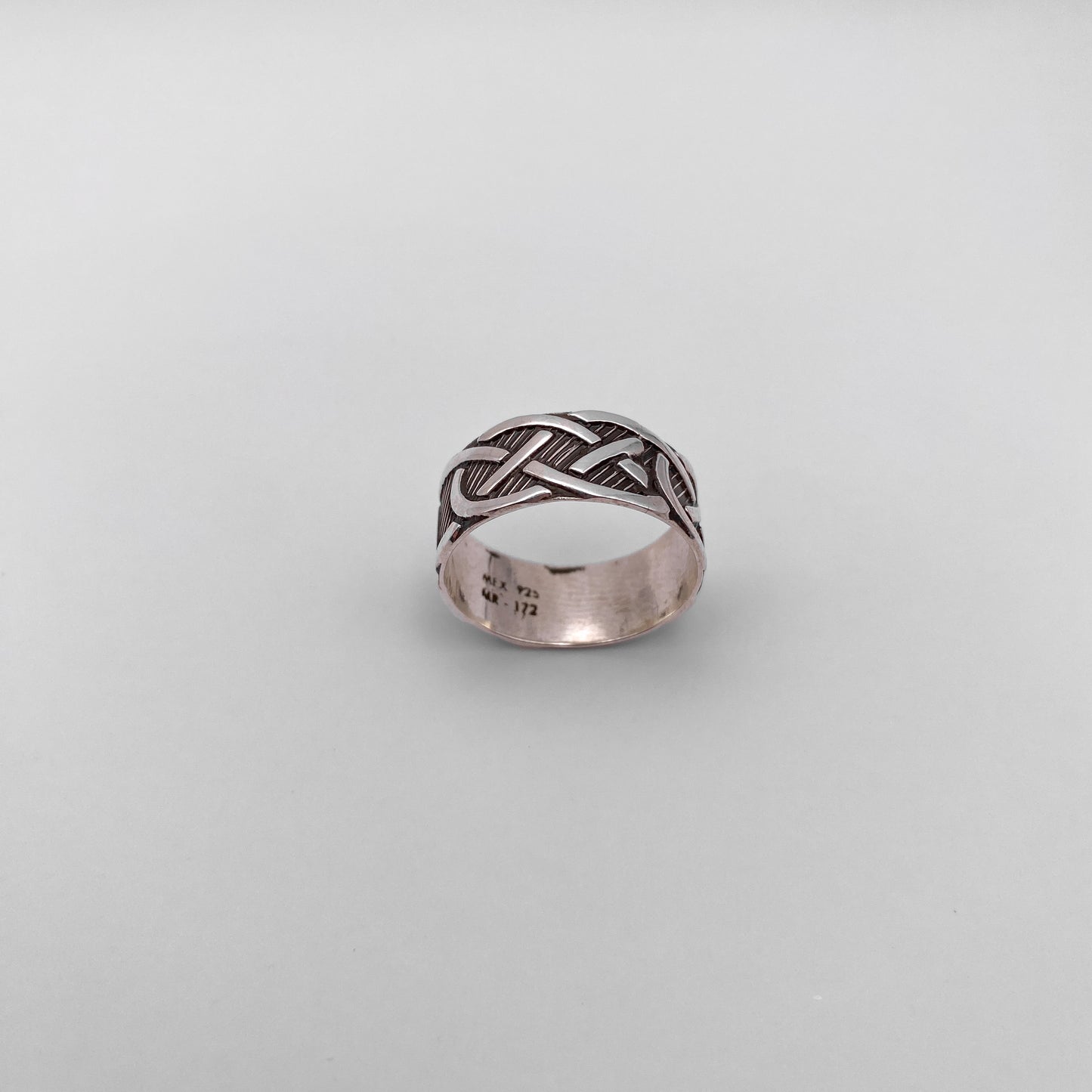 Bague en argent NOCHIPA avec motif tressé, artisanat latino-américain de la boutique Altiplano.