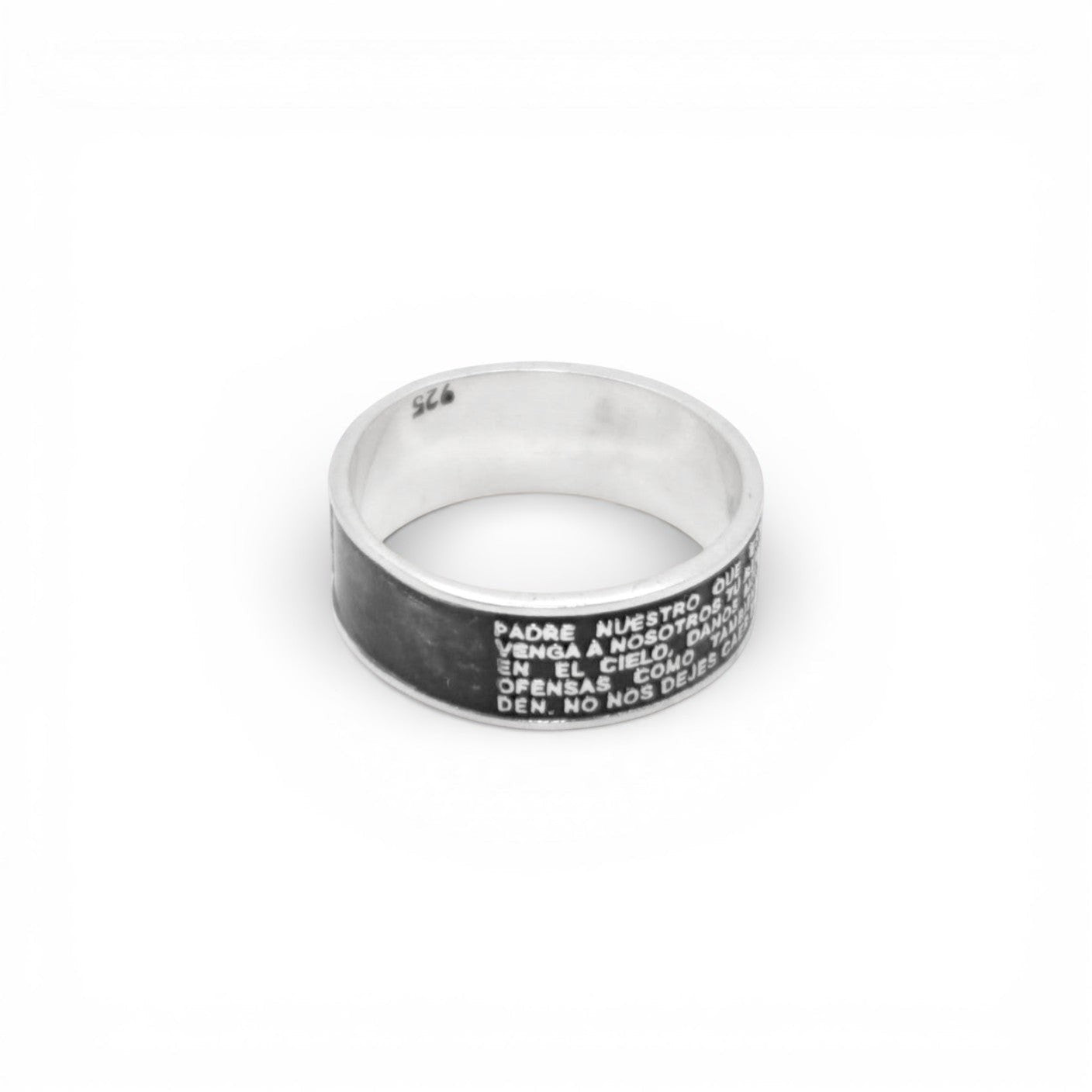 Bague en argent "PADRE" par Altiplano, ornée d'une inscription gravée du "Notre Père" en espagnol. Style authentique et artisanal latino-américain.