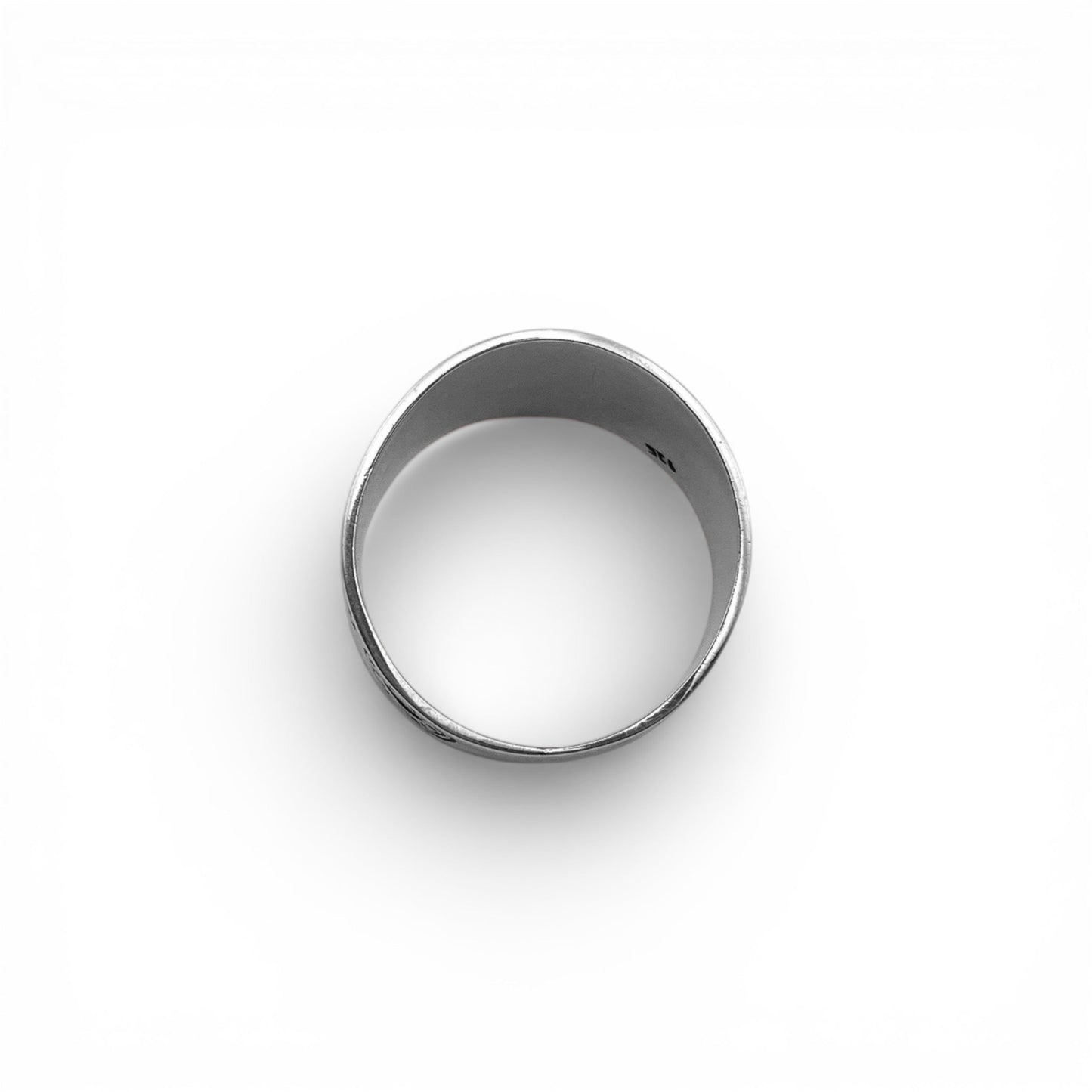 "MACUILLI" - Bague en argent minimaliste de la boutique Altiplano, mettant en valeur l'artisanat latino-américain.
