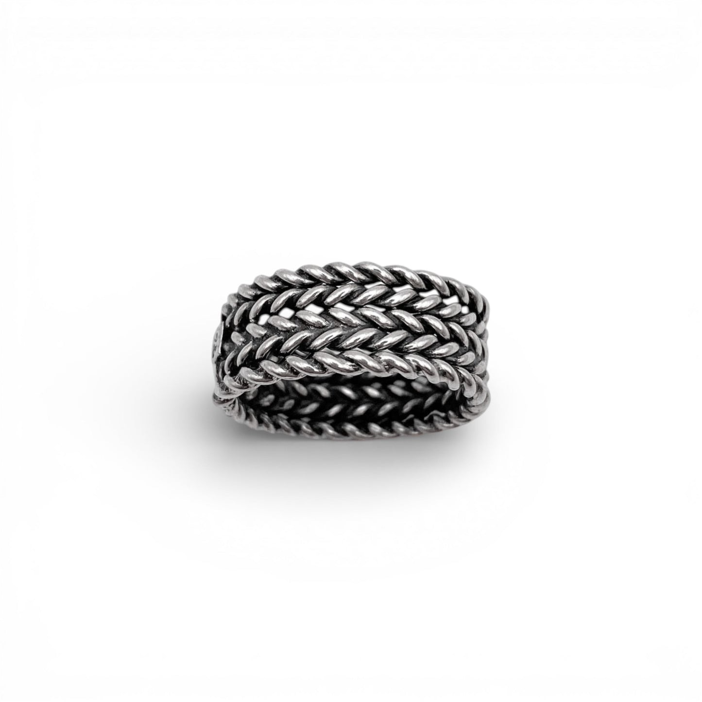 Bague en argent tressé de style latino-américain, nommée "AWANA" par la boutique Altiplano.