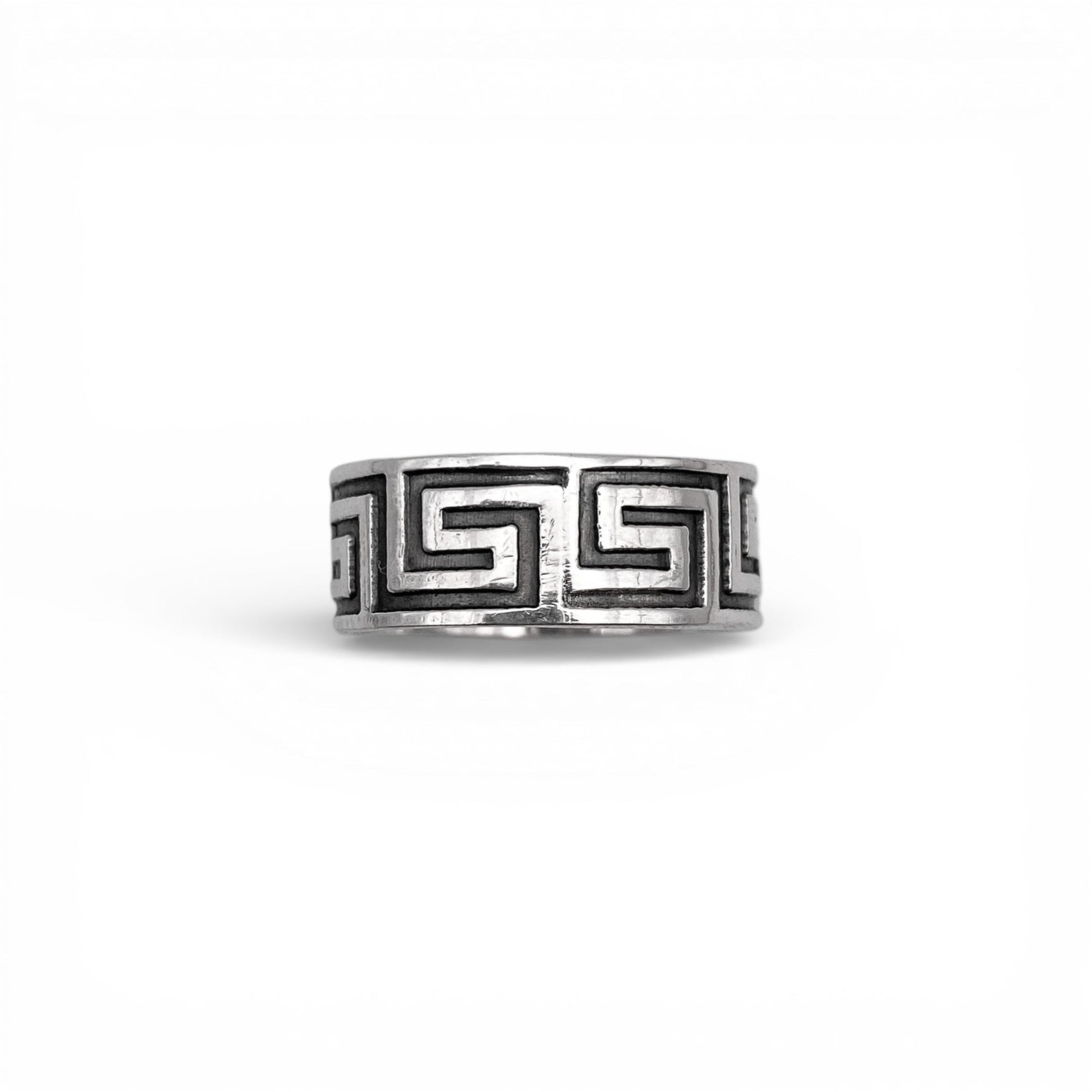 Bague en argent XOLOTL de la boutique Altiplano, ornée de motifs géométriques gravés inspirés de l'art latino-américain.