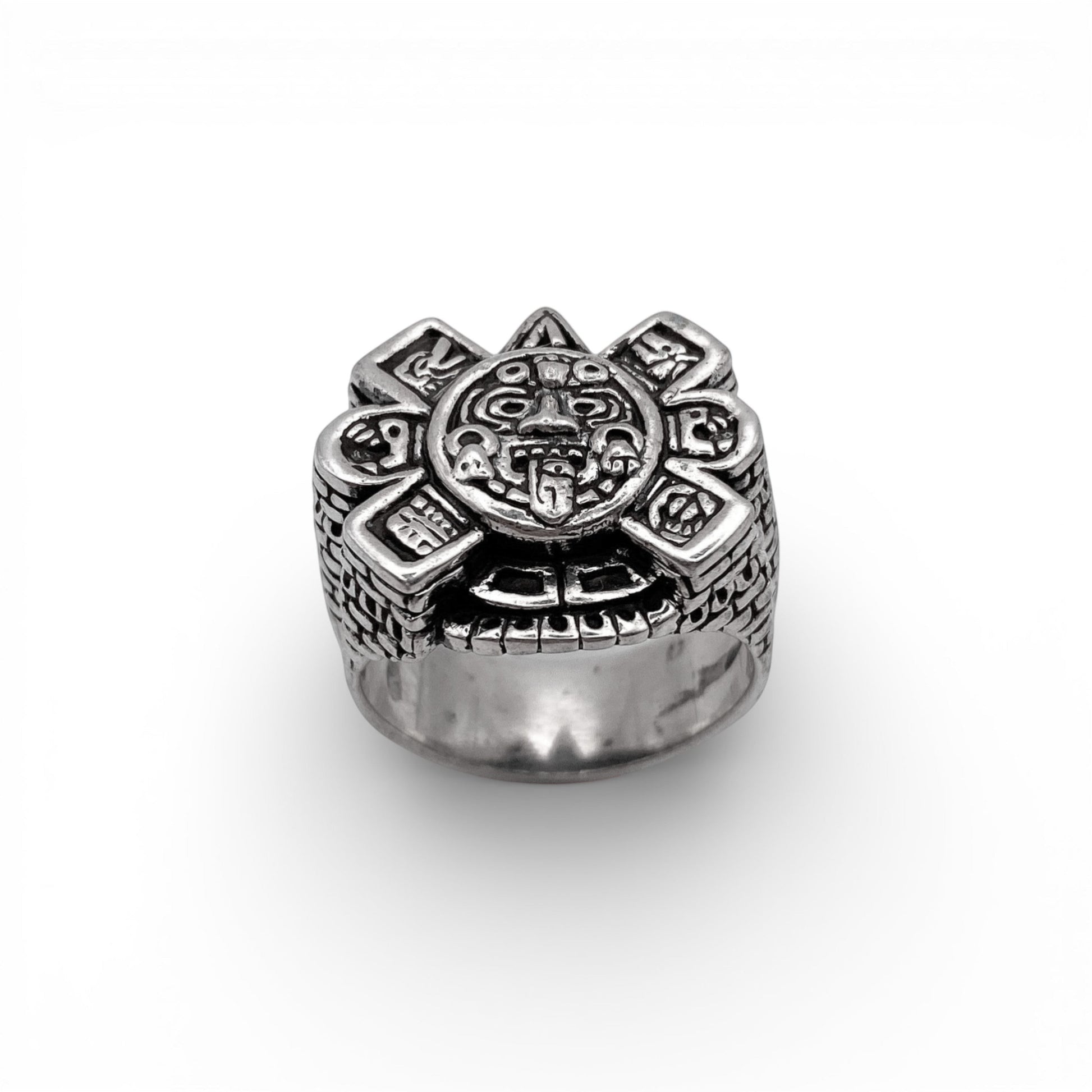 Bague en argent ornée d'un motif aztèque détaillé, disponible chez la boutique en ligne de bijoux "Altiplano". Modèle "OLLIN".