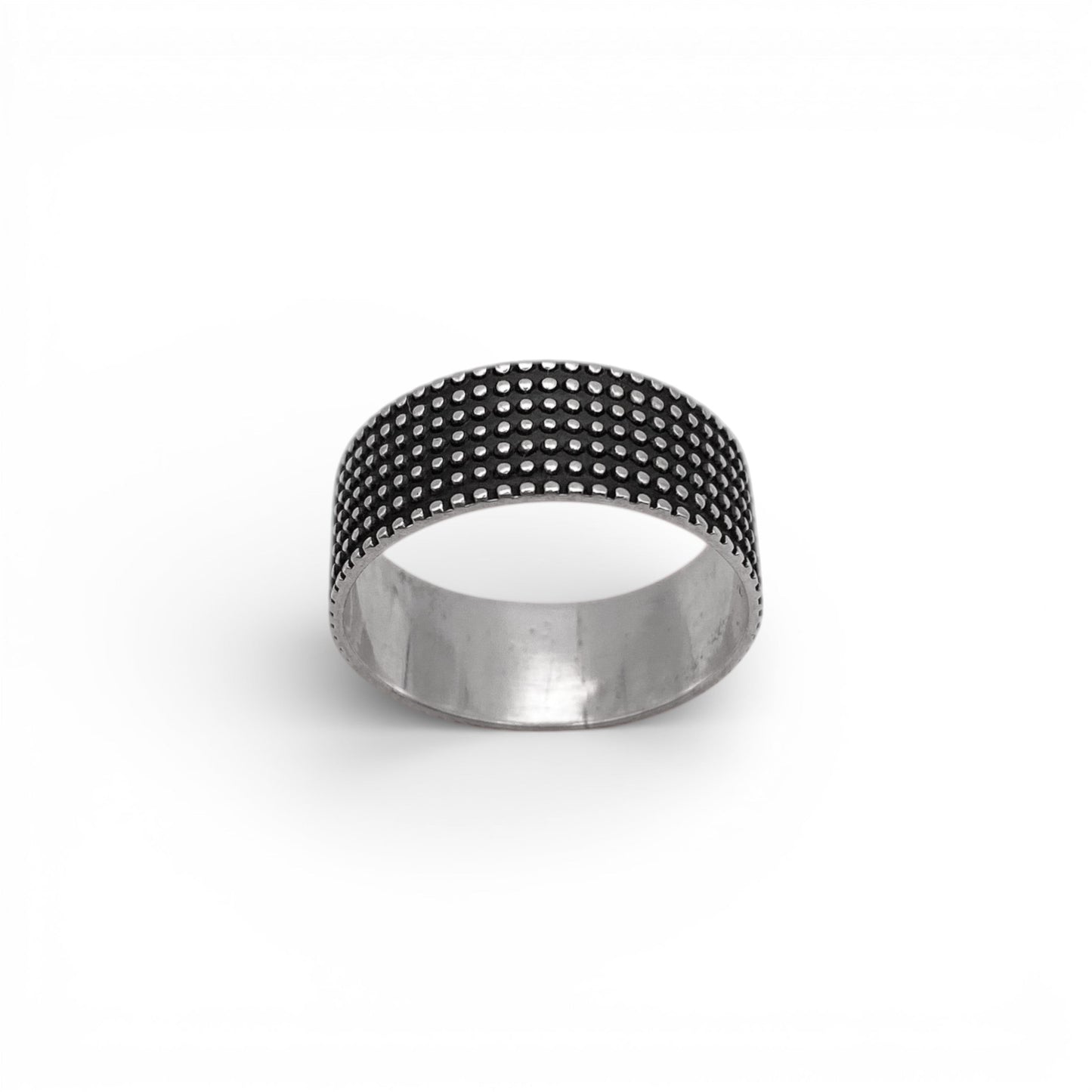 Bague en argent "JAYRI" de la boutique Altiplano, ornée d'un motif de petits points en relief, symbole de l'artisanat latino-américain.