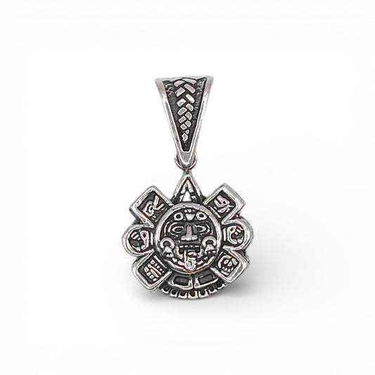 Pendentif en argent "OLLIN" d'inspiration aztèque, disponible chez Altiplano. Parfait pour ajouter une touche de culture latino-américaine à votre collection de bijoux.